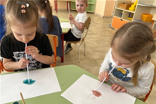 Нетрадиционная техника рисования кляксография.