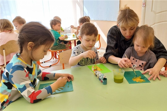 Рисуем одуванчики.