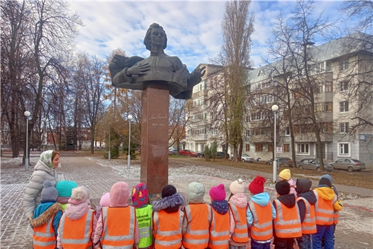 По родному краю с рюкзаком шагаю