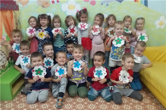 Дошкольники поздравляют воспитателей с Днём дошкольного работника! 