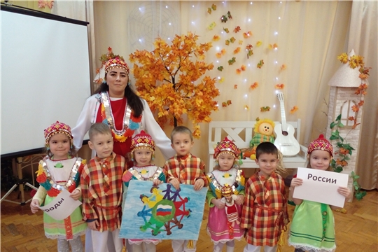 Воспитанники средней группы  принимают участие в праздничном флешмобе