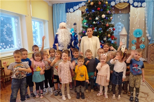 Прощание с новогодней елочкой