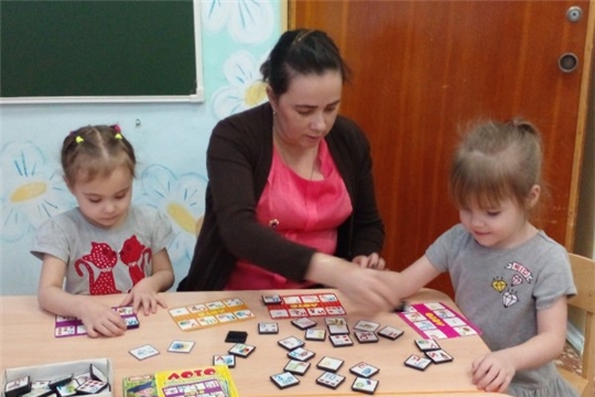 Лото является одной из самых популярных и любимых развивающих игр детей