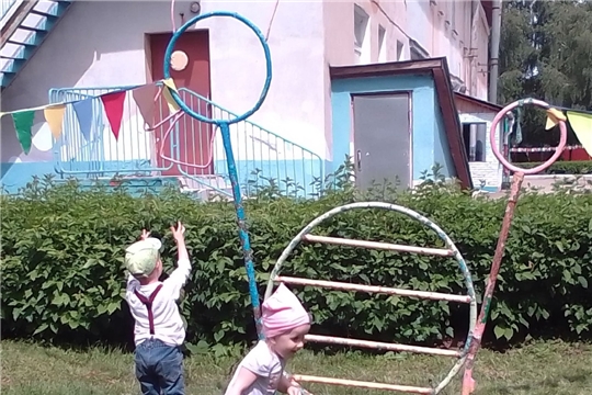 Бросание мяча в цель
