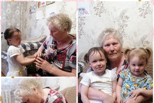 Бабушки и дедушки передают внукам традиции