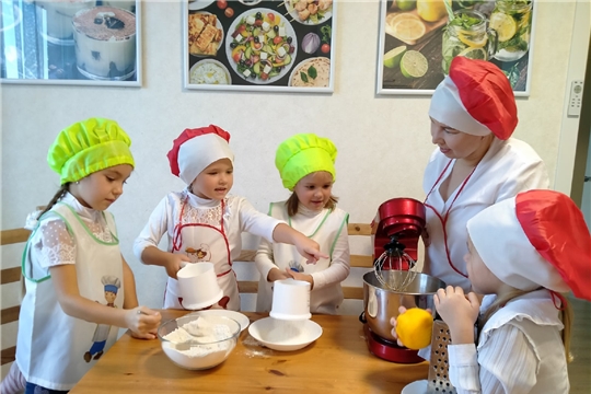 Полным ходом идёт подготовка к городскому кулинарному конкурсу "Крохи-профи"🍩🍭🧁