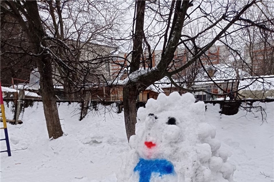 Педагоги и родители выполнили зимние постройки на участках ДОУ