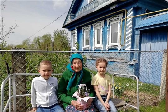 Во всех детских садах нашего города проходит патриотическая акция "Цветок Ветерану"