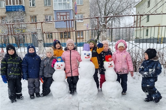 Я леплю снеговика