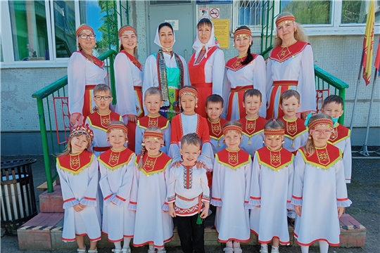 "Дефиле чувашских костюмов"