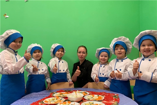 В столичных образовательных учреждениях родители проводят кулинарные мастер-классы для дошколят.