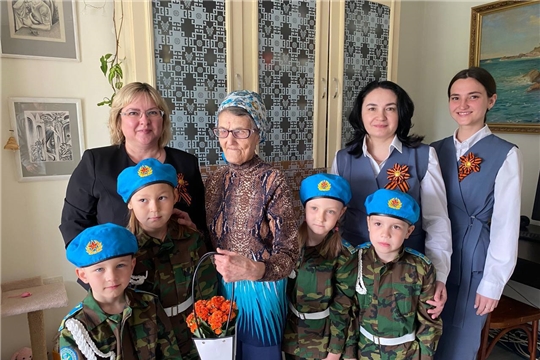 Живая память - юные патриоты поздравляют участников Великой Отечественной войны в рамках акции "Цветок ветерану"