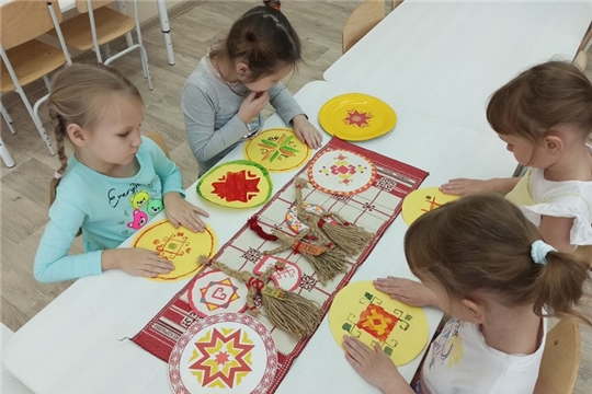 Радужное сияние чувашской вышивки.