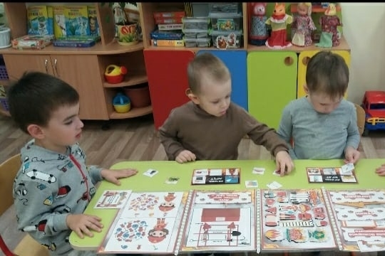 Лепбук - игровое, обучающее средство по безопасности