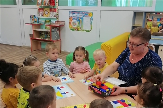 Умняша изучает игровую систему Дьенеша