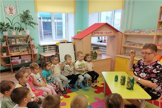 Продолжаем знакомится с народной игрушкой
