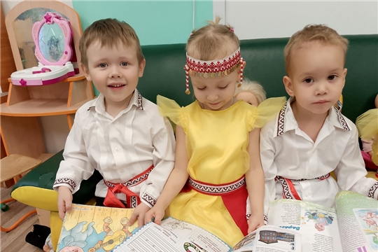 Дошколята знакомятся с национальной литературой