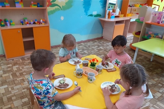 Организация детского питания в младшей группе
