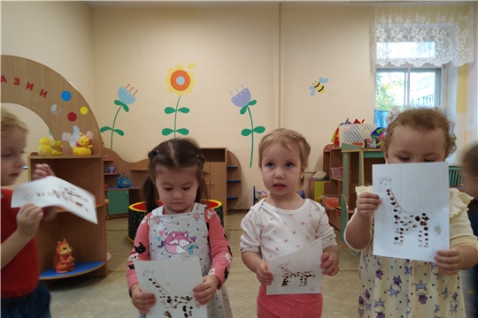 Рисую дети пальчиками