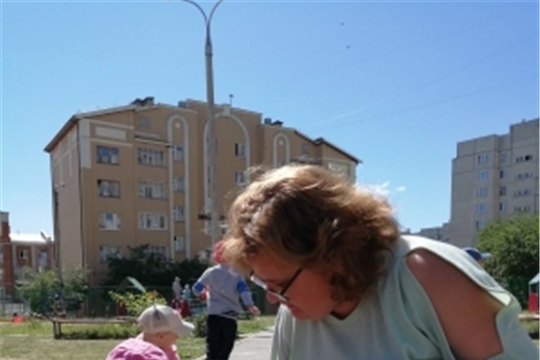 Мы рисуем на асфальте.​