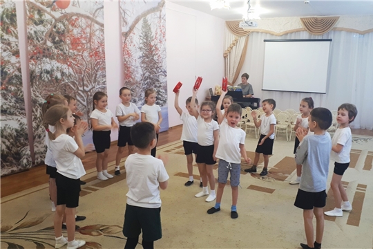 Игра на детских музыкальных инструментах на музыкальных занятиях