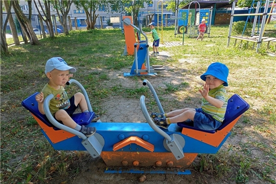 День прогулки на спортивной площадке