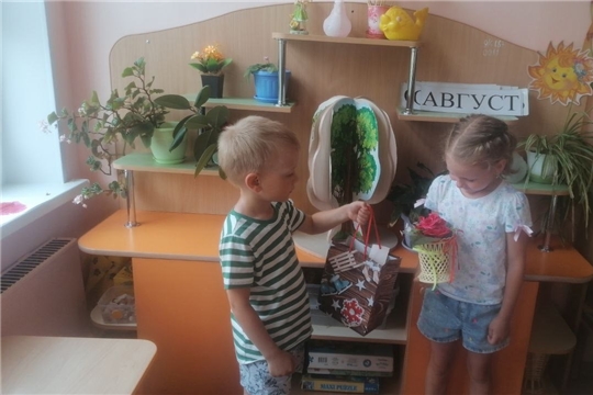День бумажного пакета