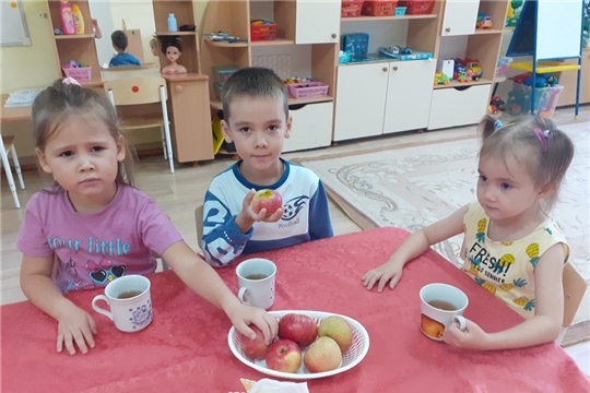 О пользе свежих яблок в питании детей
