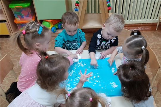 Малыши встретились с Дедушкой Морозом