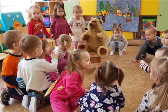 Малыши познакомились с мишкой