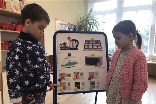 Правила детской безопасности: электрический ток!