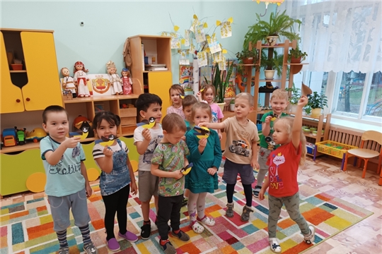 Синички прилетели к малышам