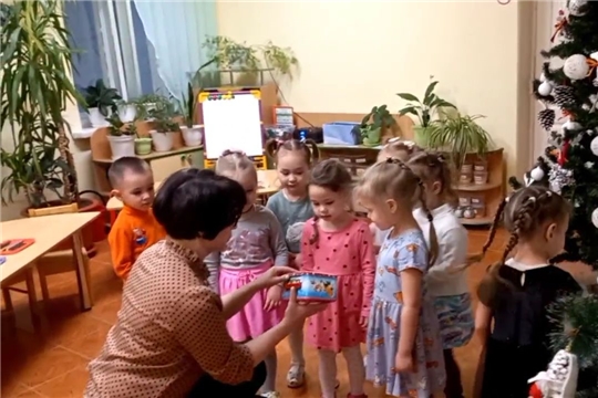 Снежный наряд для елочки