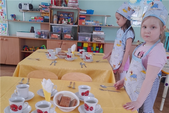 Столик, накройся