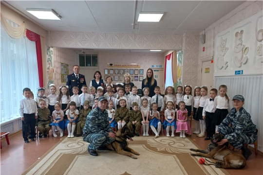 Кинологи в гостях у дошколят