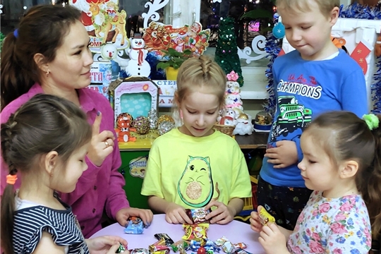Как выбрать безопасный сладкий новогодний подарок