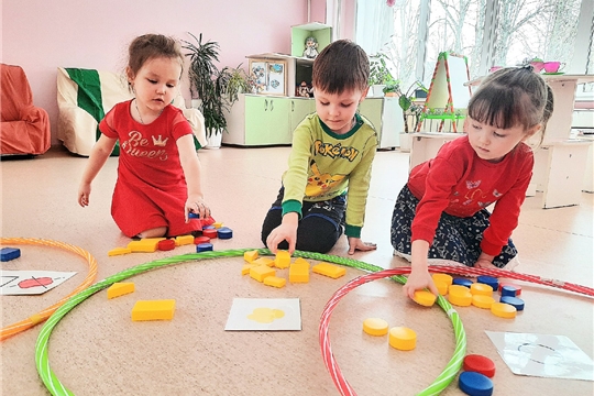 Круги Эйлера: группировка фигур по признакам