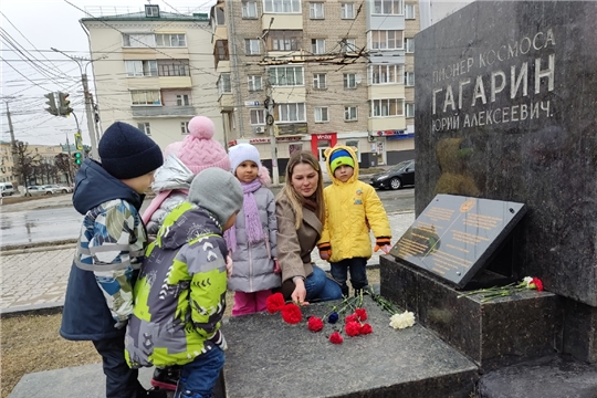 Экскурсия к памятнику А.Г. Николаева и Ю.А. Гагарина