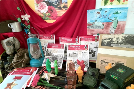Выставка рисунков и поделок "Краски Победы"