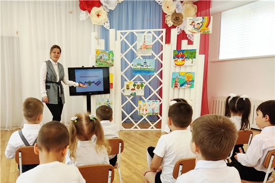 Познавательный час "У каждого на свете есть Родина своя"