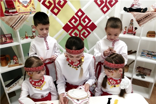 Познавательный час "В краю ста тысяч вышивок"