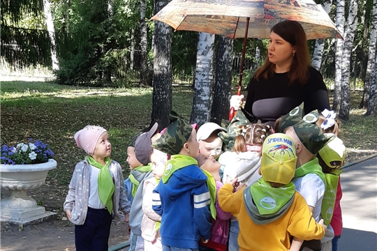 Осень на опушке краски разводила...