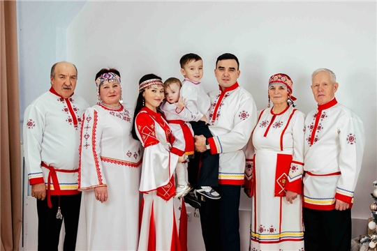 Моя семья в национальном костюме
