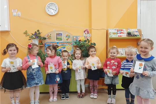 Дошколята поздравляют своих любимых бабушек и дедушек