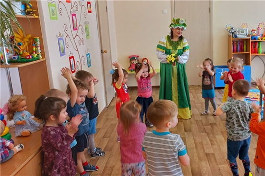 Весна шагает не спеша