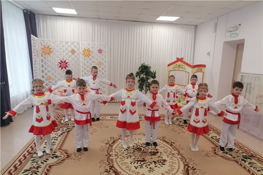 В краю ста тысяч песен...