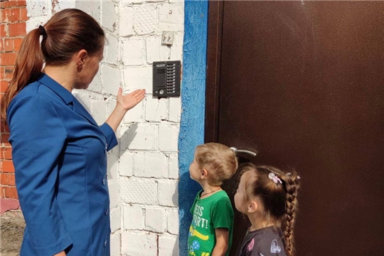  Воспитанники группы "Лесная сказка"узнали , что домофон - это не игрушка, и он обеспечивает безопасность людей.