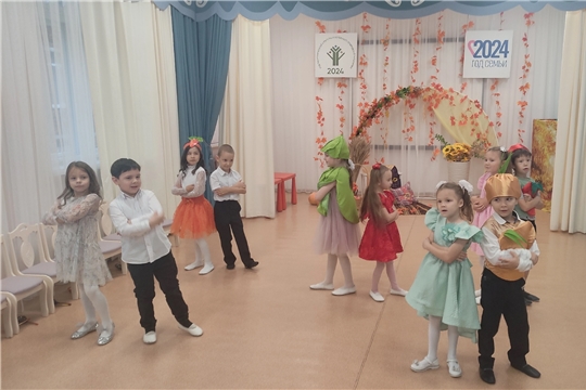 Осенний утренник в подготовительной группе "Радуга"
