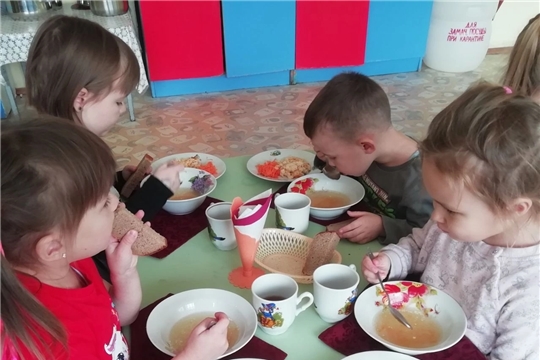 Салат из свежей морковки.