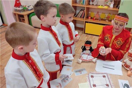 В подготовительной группе прошел тематический квест «Расскажи мне про чувашский узор», в рамках марафона «В краю ста тысяч вышивок».